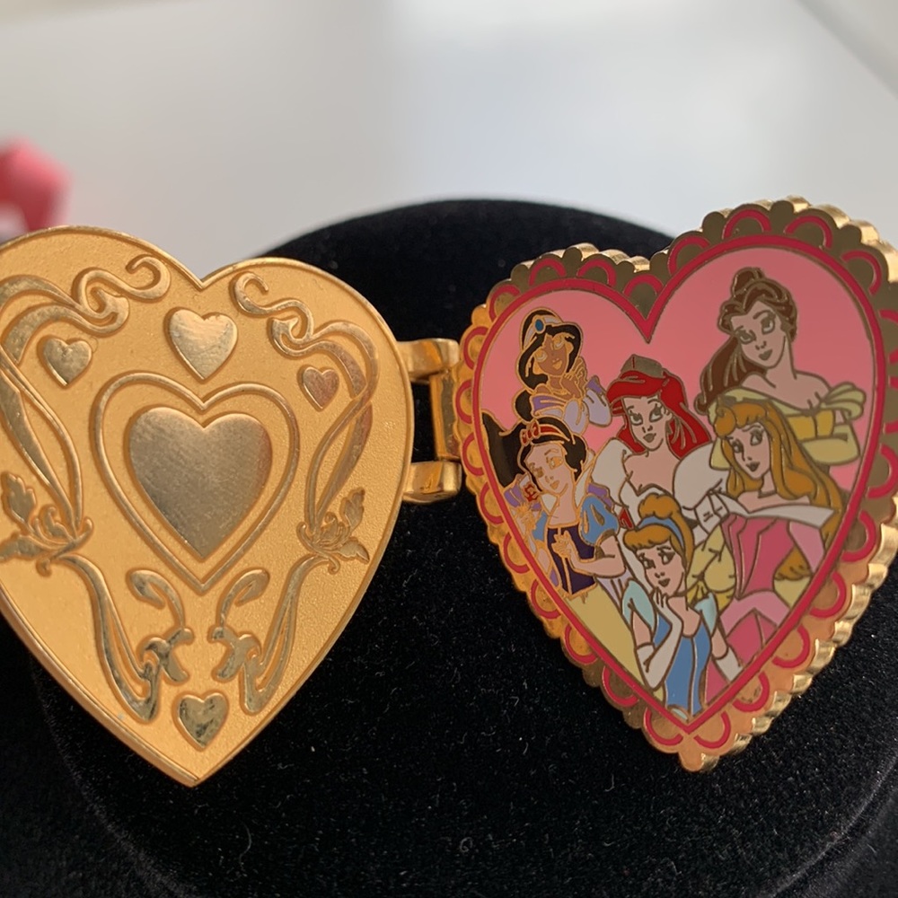 Disney Collectible Pin